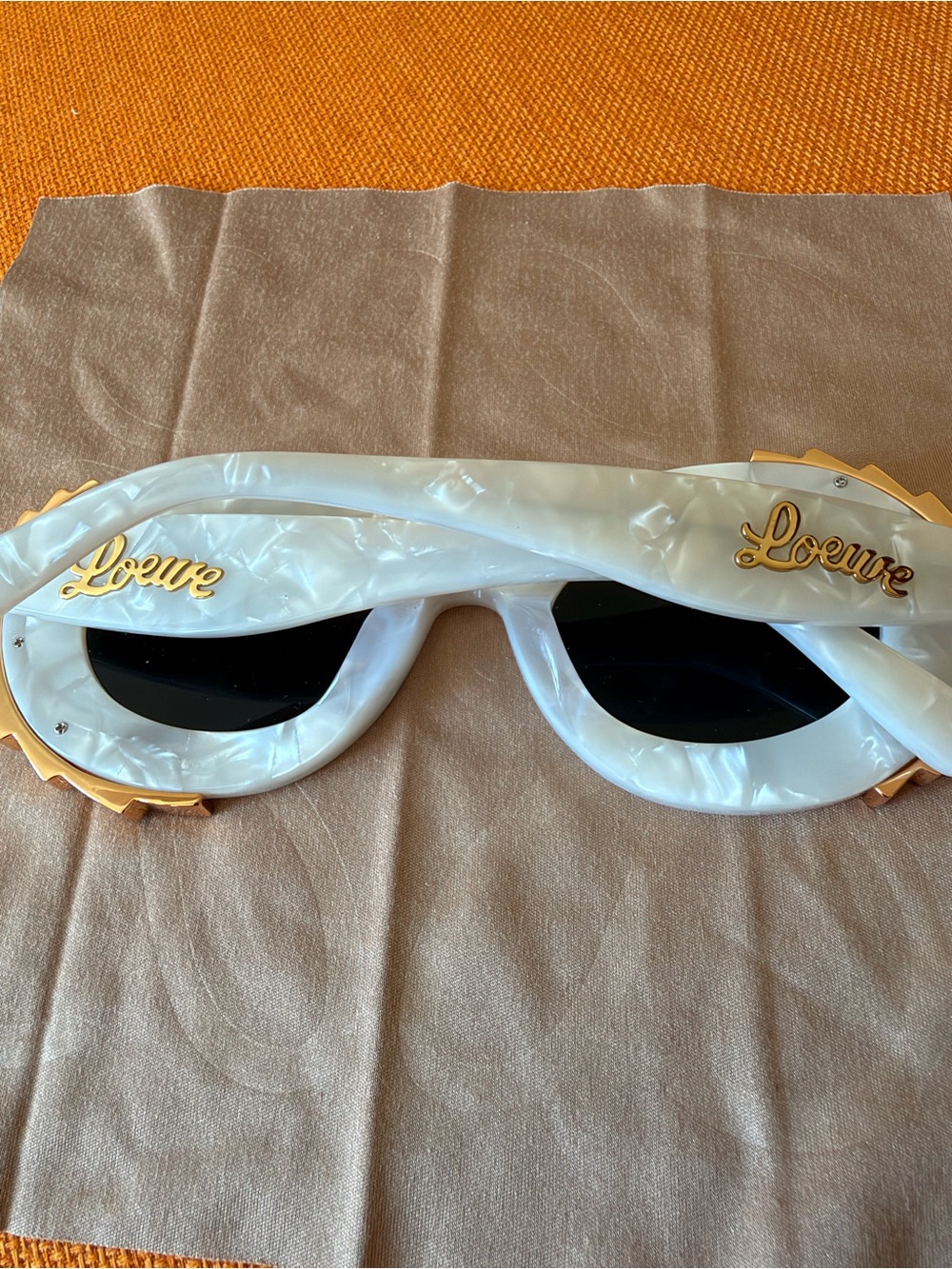 Loewe White Pearl-Effect Oval Sunglasses with Multicolor Crystal Accents - Picture 3 of 12